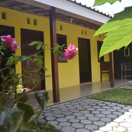 Blue Flame Inn Banyuwangi  Eksteriør billede