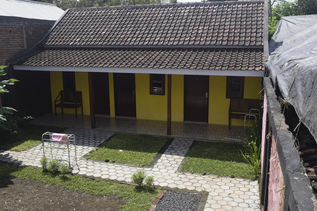 Blue Flame Inn Banyuwangi  Eksteriør billede